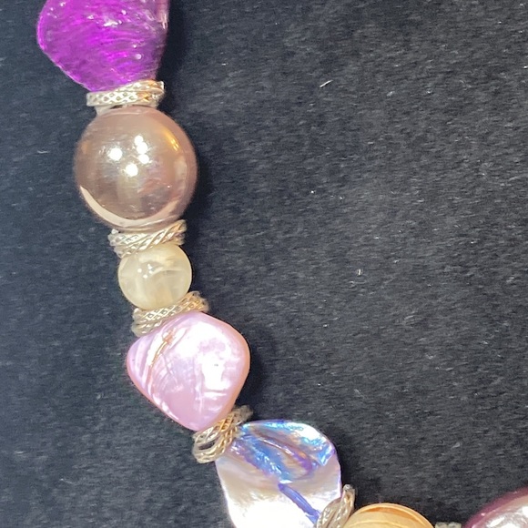 18" Purple Beaded and Shell Necklace - Picture 3 of 15